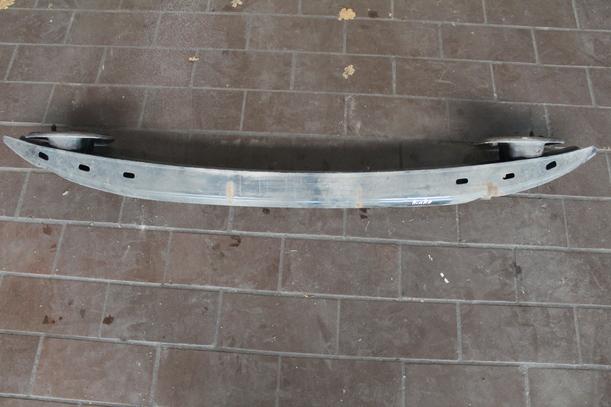 Foto: VERSTÄRKUNG HINTEN eines Peugeot 307 110