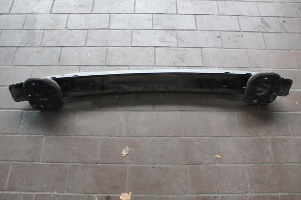 Foto: VERSTÄRKUNG HINTEN eines Peugeot 307 110
