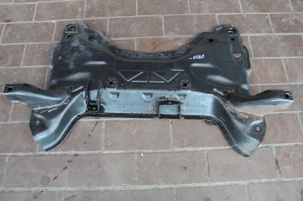 Foto: VORDERACHSTRÄGER / ACHSE VORN eines Peugeot 307 110