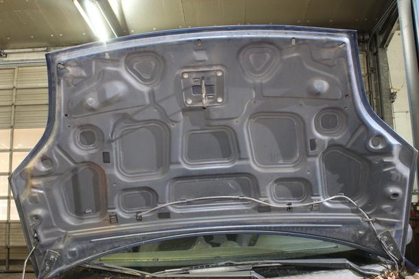 Foto: MOTORHAUBE eines Ford Fiesta 1.3