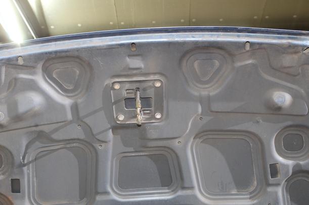 Foto: MOTORHAUBE eines Ford Fiesta 1.3