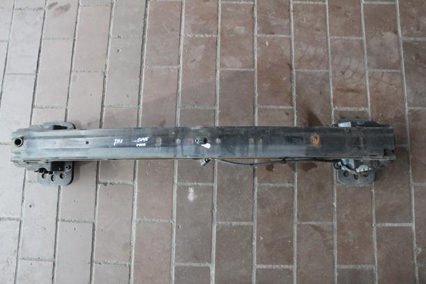 Foto: VERSTÄRKUNG VORN eines Ford Fiesta 1.3