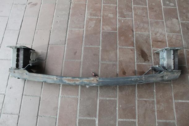 Foto: VERSTÄRKUNG VORN eines Ford Fiesta 1.3