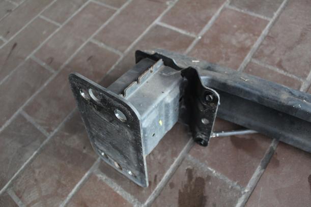 Foto: VERSTÄRKUNG VORN eines Ford Fiesta 1.3