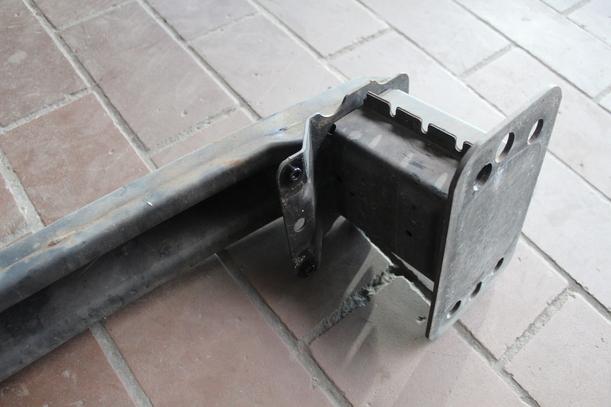 Foto: VERSTÄRKUNG VORN eines Ford Fiesta 1.3