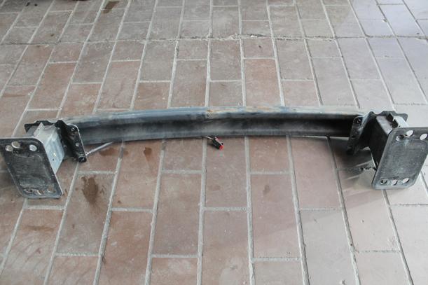 Foto: VERSTÄRKUNG VORN eines Ford Fiesta 1.3