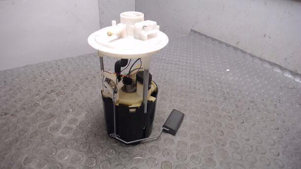 Foto: KRAFTSTOFFPUMPE / BENZINPUMPE eines Fiat Punto 1.2