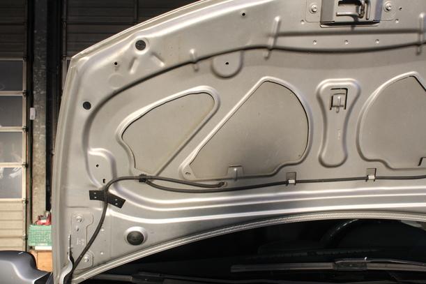 Foto: MOTORHAUBE eines Renault Clio 1.2 16V