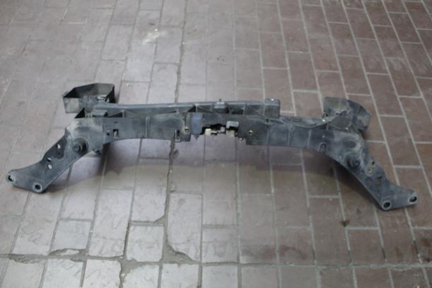 Foto: SCHLOSSBLECH/ FRONTVERKLEIDUNG eines Renault Clio 1.2 16V
