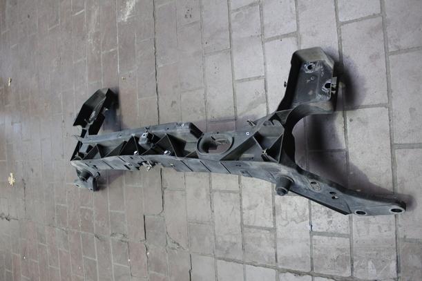 Foto: SCHLOSSBLECH/ FRONTVERKLEIDUNG eines Renault Clio 1.2 16V