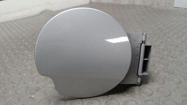 Foto: TANKKLAPPE / TANKDECKEL eines Peugeot 307 110