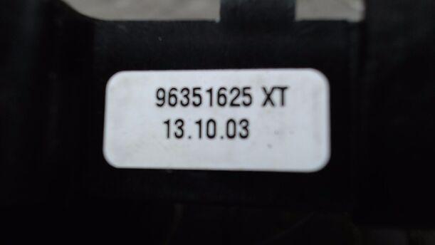 Foto: FENSTERHEBERSCHALTER eines Peugeot 307 110