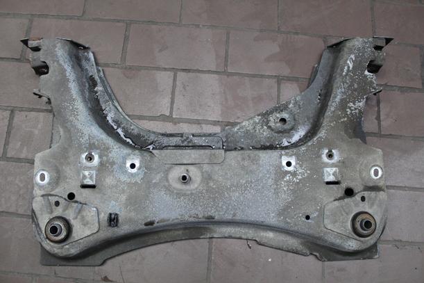 Foto: ACHSE VORN / VORDERACHSTRÄGER eines Renault Clio 1.2 16V