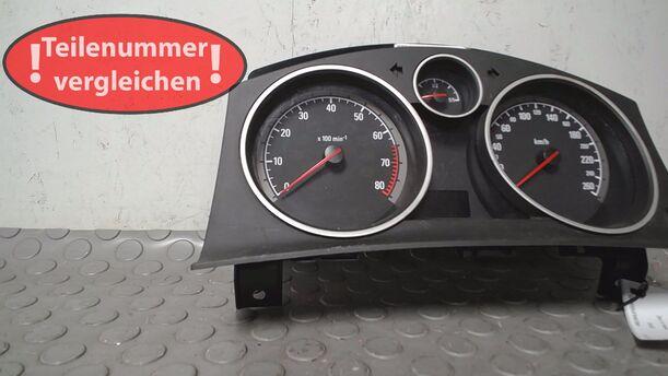Foto: TACHOEINHEIT/ INSTRUMENTENTAFEL ( ENTHEIRATET ) eines Opel Astra Twin Top 1.8