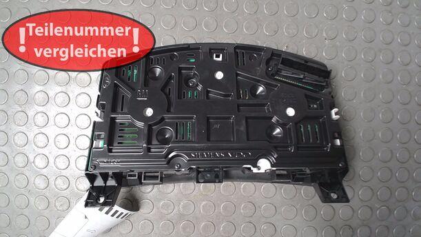 Foto: TACHOEINHEIT/ INSTRUMENTENTAFEL ( ENTHEIRATET ) eines Opel Astra Twin Top 1.8