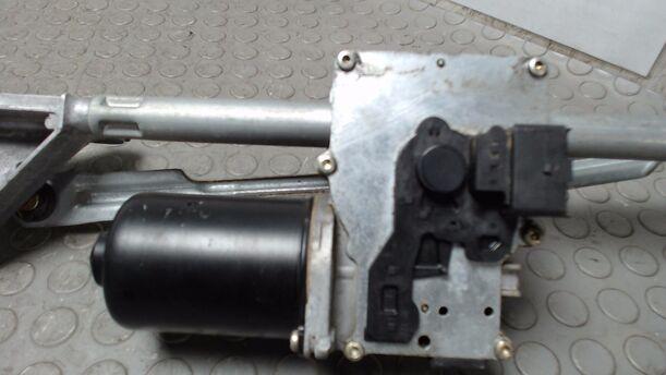 Foto: SCHEIBENWISCHERMOTOR VORN eines Peugeot 307 110
