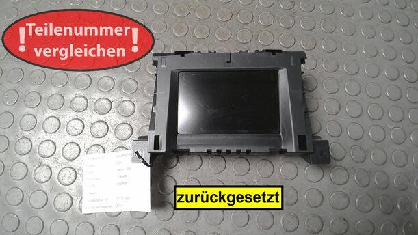 Foto: DISPLAY/ BILDSCHIRM ( ENTHEIRATET ) eines Opel Astra Twin Top 1.8