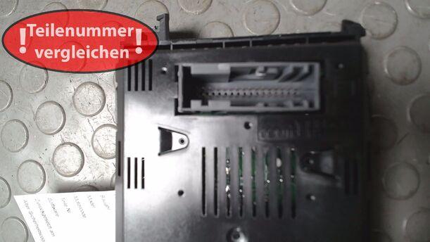 Foto: DISPLAY/ BILDSCHIRM ( ENTHEIRATET ) eines Opel Astra Twin Top 1.8