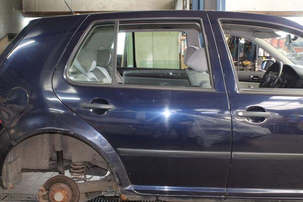 Foto: TÜR HINTEN RECHTS ( LIMOUSINE ) eines VW Golf 1.4