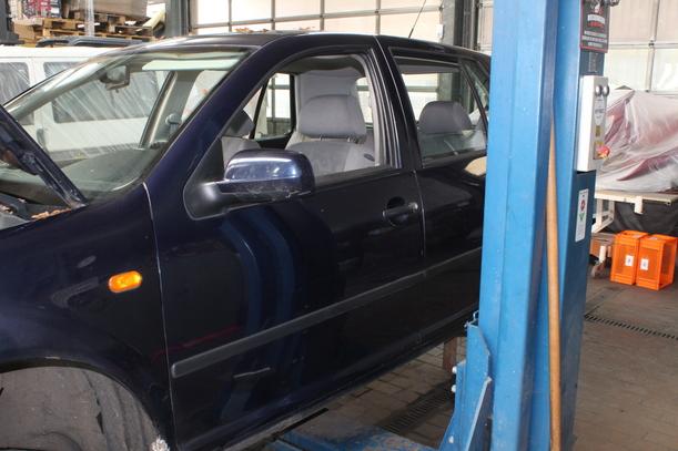Foto: TÜR VORN LINKS ( 4/5 TÜRER ) eines VW Golf 1.4