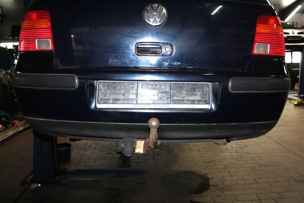 Foto: STOSSFÄNGER/ STOßSTANGE HINTEN ( LIMOUSINE ) eines VW Golf 1.4
