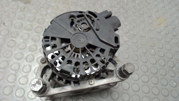 Foto: LICHTMASCHINE ( 90 A ) eines Peugeot 307 110