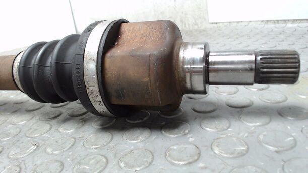 Foto: ANTRIEBSWELLE LINKS eines Peugeot 307 110