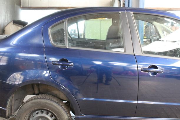 Foto: TÜR HINTEN RECHTS ( STUFENHECK ) eines Suzuki SX4 1.6 VVT