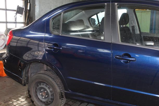 Foto: TÜR HINTEN RECHTS ( STUFENHECK ) eines Suzuki SX4 1.6 VVT