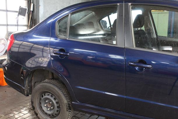 Foto: TÜR HINTEN RECHTS ( STUFENHECK ) eines Suzuki SX4 1.6 VVT