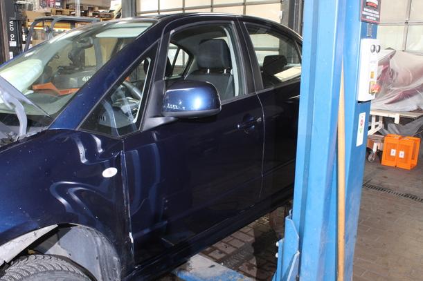 Foto: TÜR VORN LINKS ( STUFENHECK ) eines Suzuki SX4 1.6 VVT