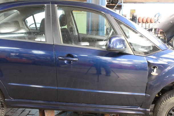 Foto: TÜR VORN RECHTS ( STUFENHECK ) eines Suzuki SX4 1.6 VVT