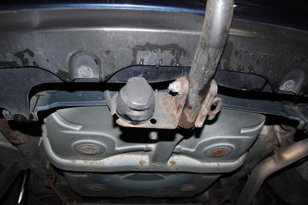 Foto: STOSSFÄNGER / STOßSTANGE HINTEN ( STUFENHECK ) eines Suzuki SX4 1.6 VVT GLX