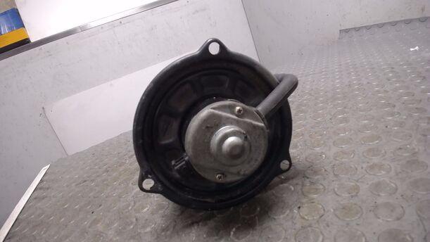 Foto: HEIZUNGSGEBLÄSE eines Mazda 323 1.6i GLX