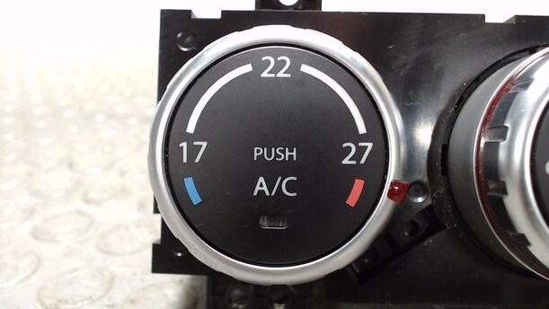 Foto: HEIZUNGSBETÄTIGUNG ( KLIMAANLAGE ) eines Suzuki SX4 1.6 VVT GLX