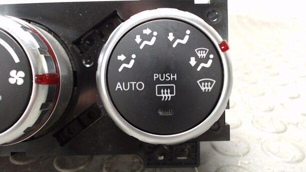 Foto: HEIZUNGSBETÄTIGUNG ( KLIMAANLAGE ) eines Suzuki SX4 1.6 VVT GLX