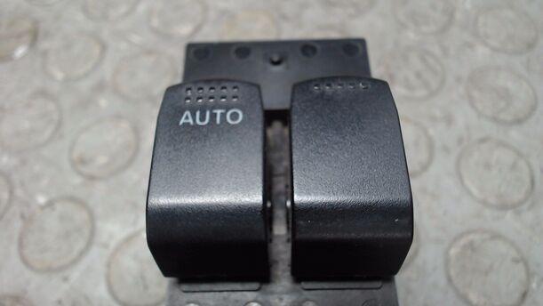 Foto: FENSTERHEBERSCHALTER LINKS eines Suzuki SX4 1.6 VVT GLX