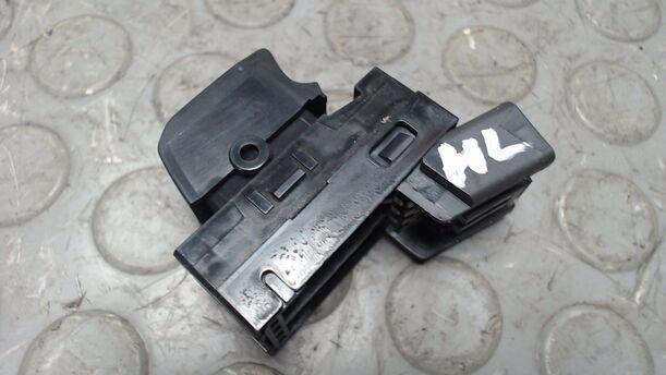Foto: FENSTERHEBERSCHALTER HINTEN LINKS eines Suzuki SX4 1.6 VVT GLX