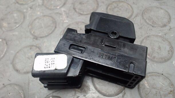 Foto: FENSTERHEBERSCHALTER HINTEN LINKS eines Suzuki SX4 1.6 VVT GLX