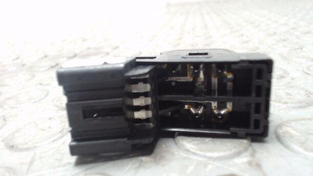 Foto: FENSTERHEBERSCHALTER HINTEN LINKS eines Suzuki SX4 1.6 VVT GLX