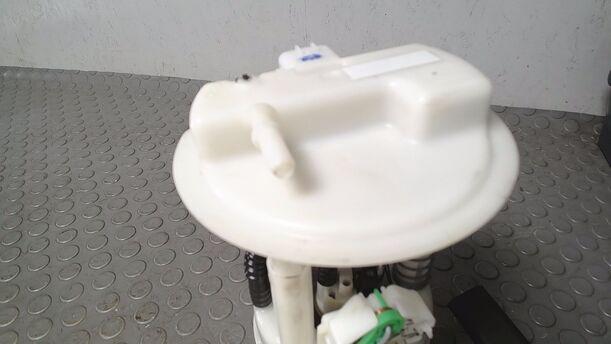 Foto: KRAFTSTOFFPUMPE eines Renault Clio 1.2 16V GLXi