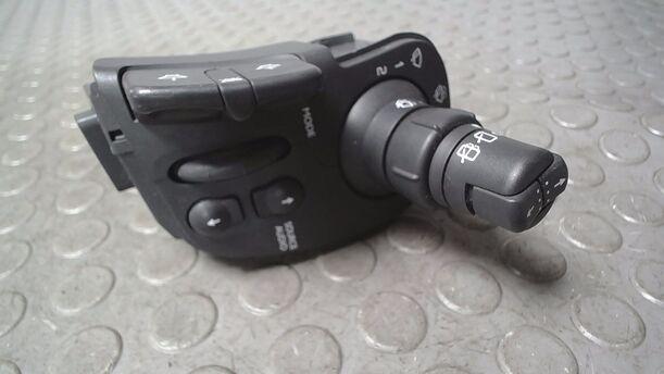 Foto: SCHEIBENWISCHERSCHALTER eines Renault Clio 1.2 16V GLXi