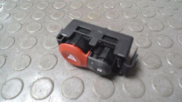 Foto: WARNBLINKSCHALTER eines Renault Clio 1.2 16V GLXi