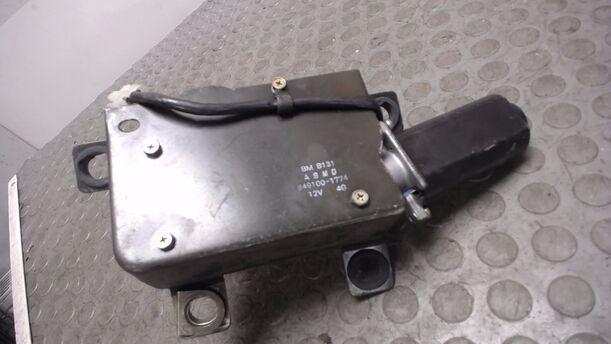 Foto: SCHEIBENWISCHERMOTOR HINTEN eines Mazda 323 1.6i GLX