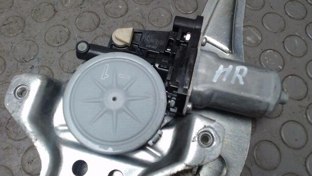 Foto: FENSTERHEBER HINTEN RECHTS ELEKTRISCH ( STUFENHECK ) eines Suzuki SX4 1.6 VVT GLX