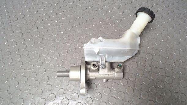 Foto: HAUPTBREMSZYLINDER ( ATE ) eines Renault Clio 1.2 16V GLX