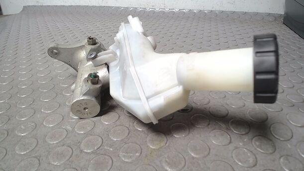 Foto: HAUPTBREMSZYLINDER ( ATE ) eines Renault Clio 1.2 16V GLX