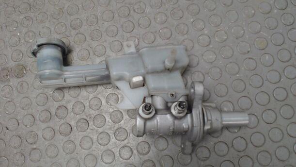 Foto: HAUPTBREMSZYLINDER eines Suzuki SX4 1.6 VVT GLX