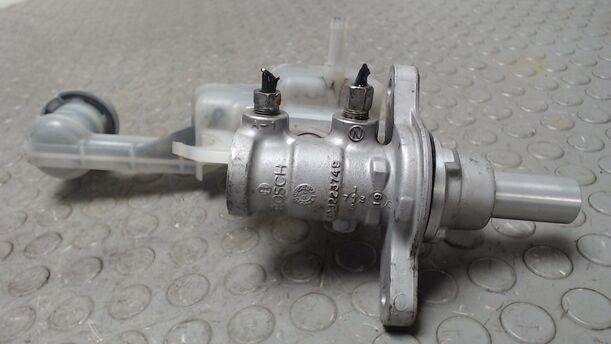 Foto: HAUPTBREMSZYLINDER eines Suzuki SX4 1.6 VVT GLX