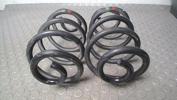 Foto: FEDERPAAR HINTEN/ FEDERN HINTEN eines Renault Clio 1.2 16V GLX